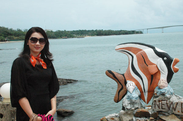 Du khách bên bờ biển Sihanoukville