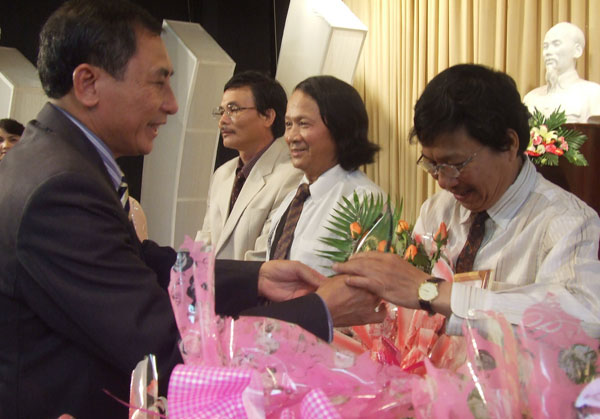 Trao giải thưởng Văn học - nghệ thuật tỉnh Lâm Đồng lần thứ I