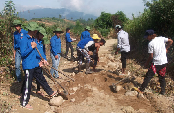Màu xanh tình nguyện trên núi rừng Đam Rông