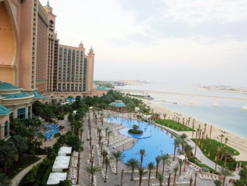 Khu nghỉ dưỡng Atlantis ở trên công trình lấn biển của đảo cọ