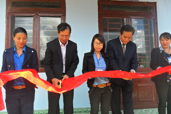 Phó Bí thư Thường trực Tỉnh uỷ trao nhà tình nghĩa, nhà đại đoàn kết tại Đức Trọng