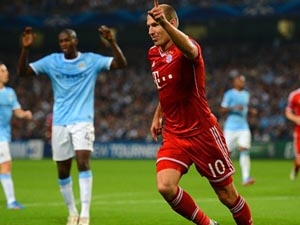 Thành Manchester buồn, PSG và Real Madrid đại thắng