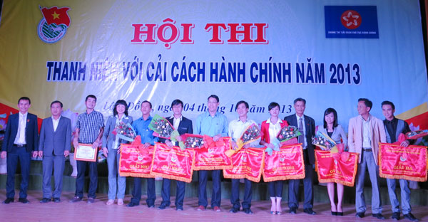 Thanh niên thi cải cách hành chính