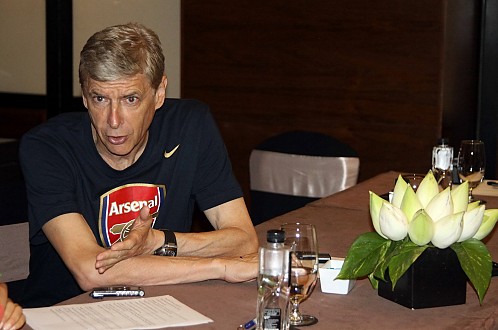 HLV đội Arsenal Wenger khen ngợi cầu thủ U-19 VN