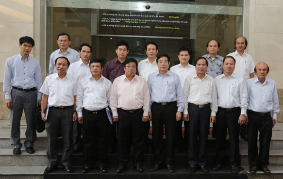 Lãnh đạo Bộ TTTT và Đoàn công tác tỉnh Lâm Đồng.