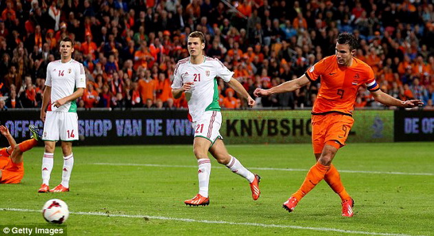 Van Persie là ngôi sao sáng nhất trong loạt trận đêm qua. (Nguồn: Getty)