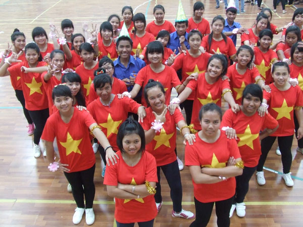 Liên hoan dân vũ và các vũ điệu thanh niên
