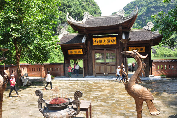 Không gian đền tưởng niệm các thế hệ anh hùng liệt sỹ xưa nay