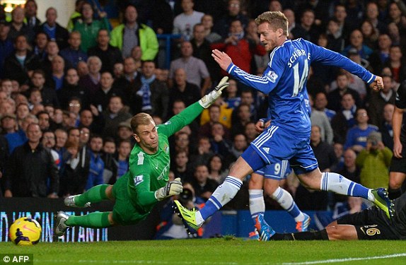 Andre Schuerrle ghi bàn sau đường chuyền của Torres.