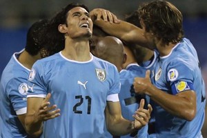Đua nhau hủy diệt, Uruguay và Mexico đặt chân đến Brazil