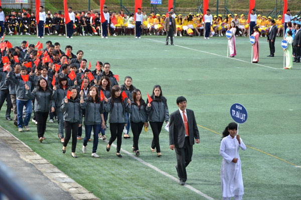 Diễu hành khai mạc đại hội