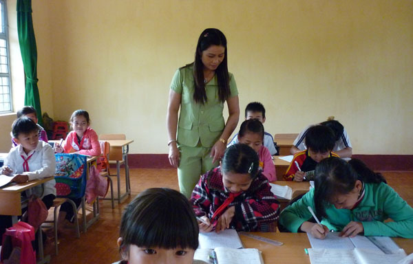 Cô giáo Đoàn Thị Kim Tuyến: Nỗ lực duy trì sĩ số lớp