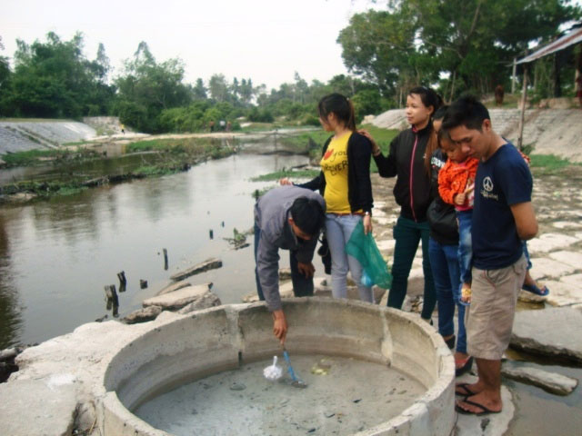 Hấp gà trong cát
