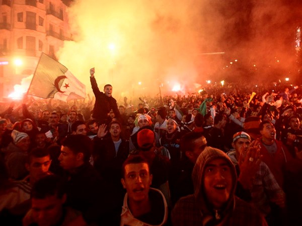 Hơn 250 người thương vong trong lễ ăn mừng của tuyển Algeria