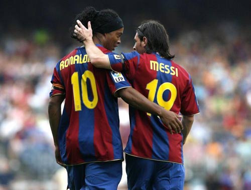 "CR7 tức tối vì sinh cùng thời Messi"