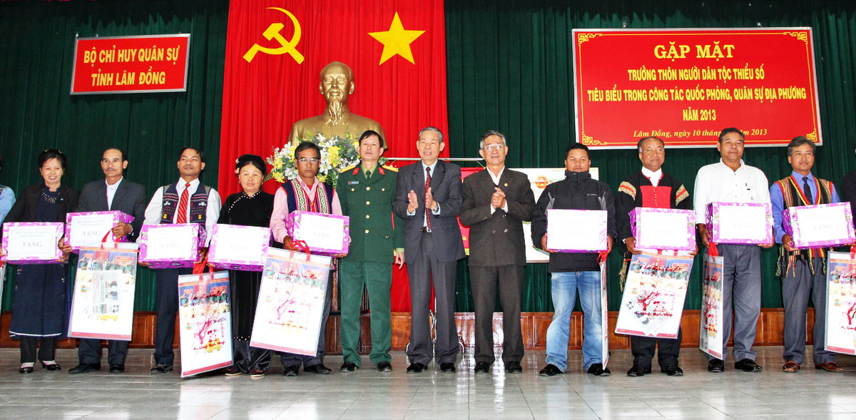 Gặp mặt trưởng thôn người DTTS tiêu biểu năm 2013