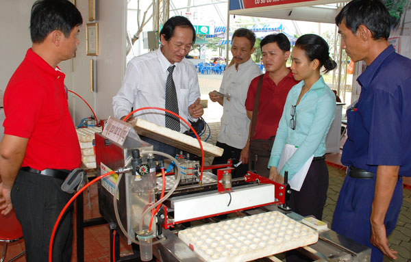 Máy gieo hạt thế hệ mới cho nông dân