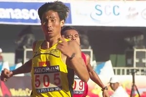 &quot;Anh nuôi&quot; Nguyễn Văn Lai giành HCV 10.000m