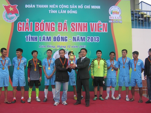 Đại học Đà Lạt vô địch giải bóng đá nam sinh viên 2013