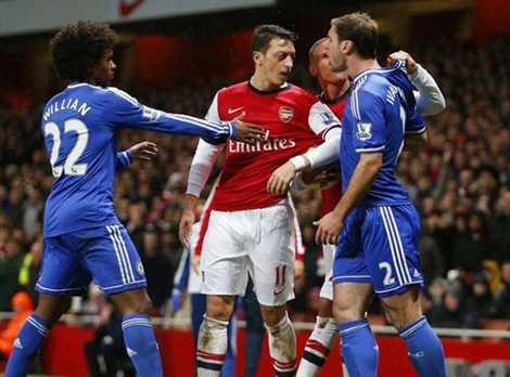 Arsenal uể oải khiến mất vị trí đầu bảng?