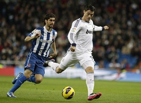 Espanyol - Real Madrid: Rút ngắn khoảng cách