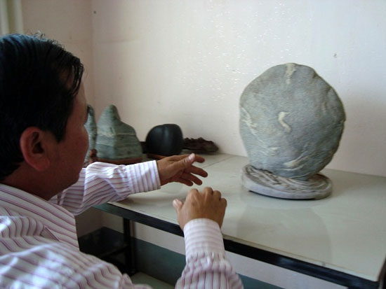 ““Tung tăng” là một trong hai tác phẩm được sưu tầm mới nhất trong chuyến đi Quảng Ngãi mà tôi tâm đắc nhất” - nghệ nhân Đoàn Giàu nói
