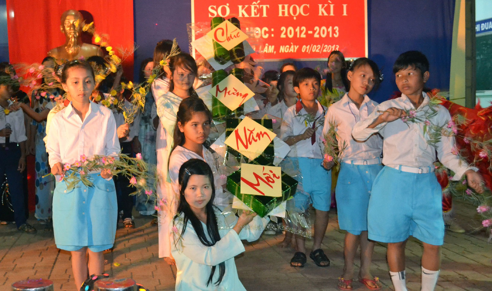 Một tiết mục văn nghệ Mừng xuân được dàn dựng công phu