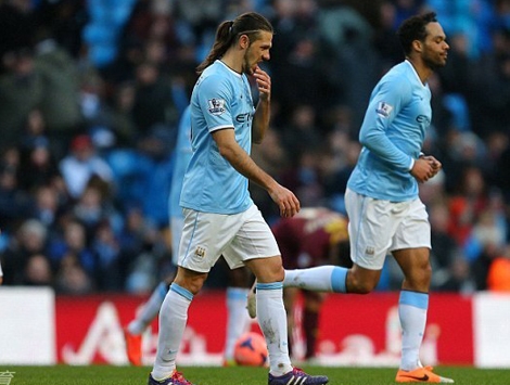 Aguero xuất thần, Man City ngược dòng ngoạn mục