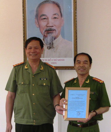 Đâm chết người tình rồi uống thuốc sâu tự tử