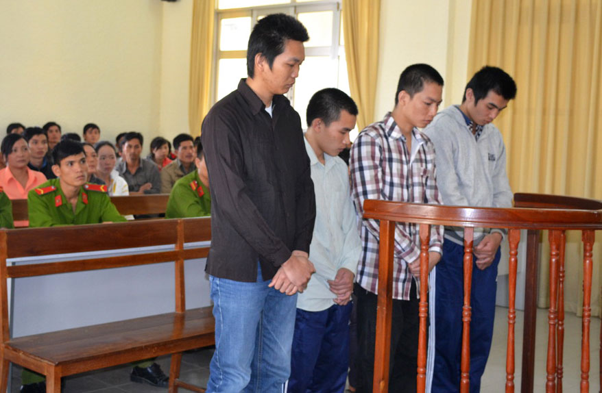 Y án 15 năm tù cho 4 đối tượng &quot;cướp&quot; 1 triệu đồng