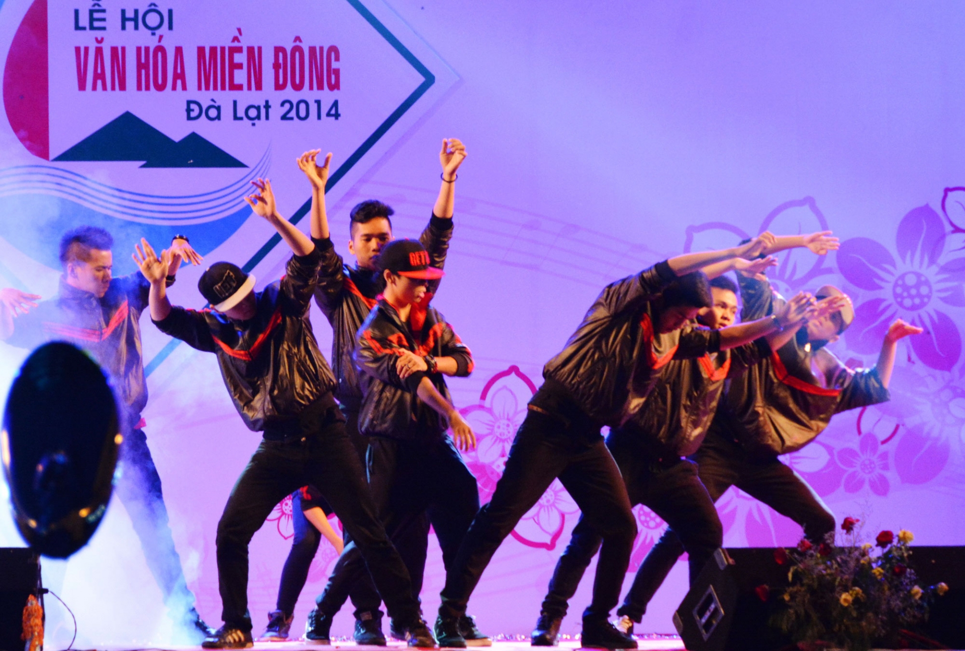 Tiết mục đạt giải nhất trong liên hoan nhóm nhảy hiện đại Sắc màu miền Đông của đoàn Đồng Nai