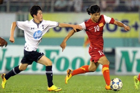 Thất bại nặng nề trước U19 Tottenham, U19 Việt Nam (đỏ) cần thêm khoảng lặng để điều chỉnh lại bản thân và xây dựng cá tính mạnh mẽ hơn trên sân cỏ