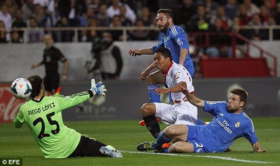 Kết quả: Real Madrid lại thua, Liverpool lên nhì bảng