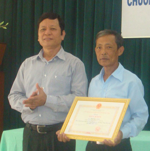 Hiến đất làm đường giao thông trong xây dựng nông thôn mới