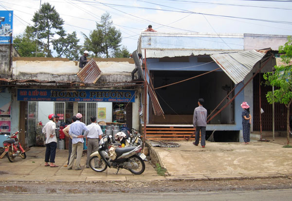 Bảo Lâm và Đạ Huoai: Mưa và lốc xoáy làm tốc mái nhiều căn nhà