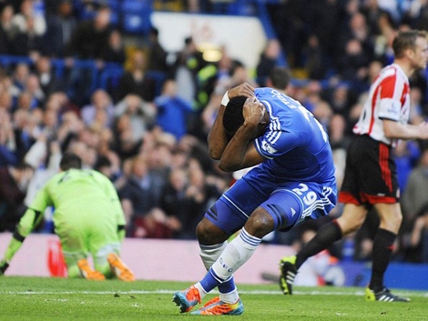 Thua đội bét bảng, Chelsea tự "đầu hàng" Liverpool