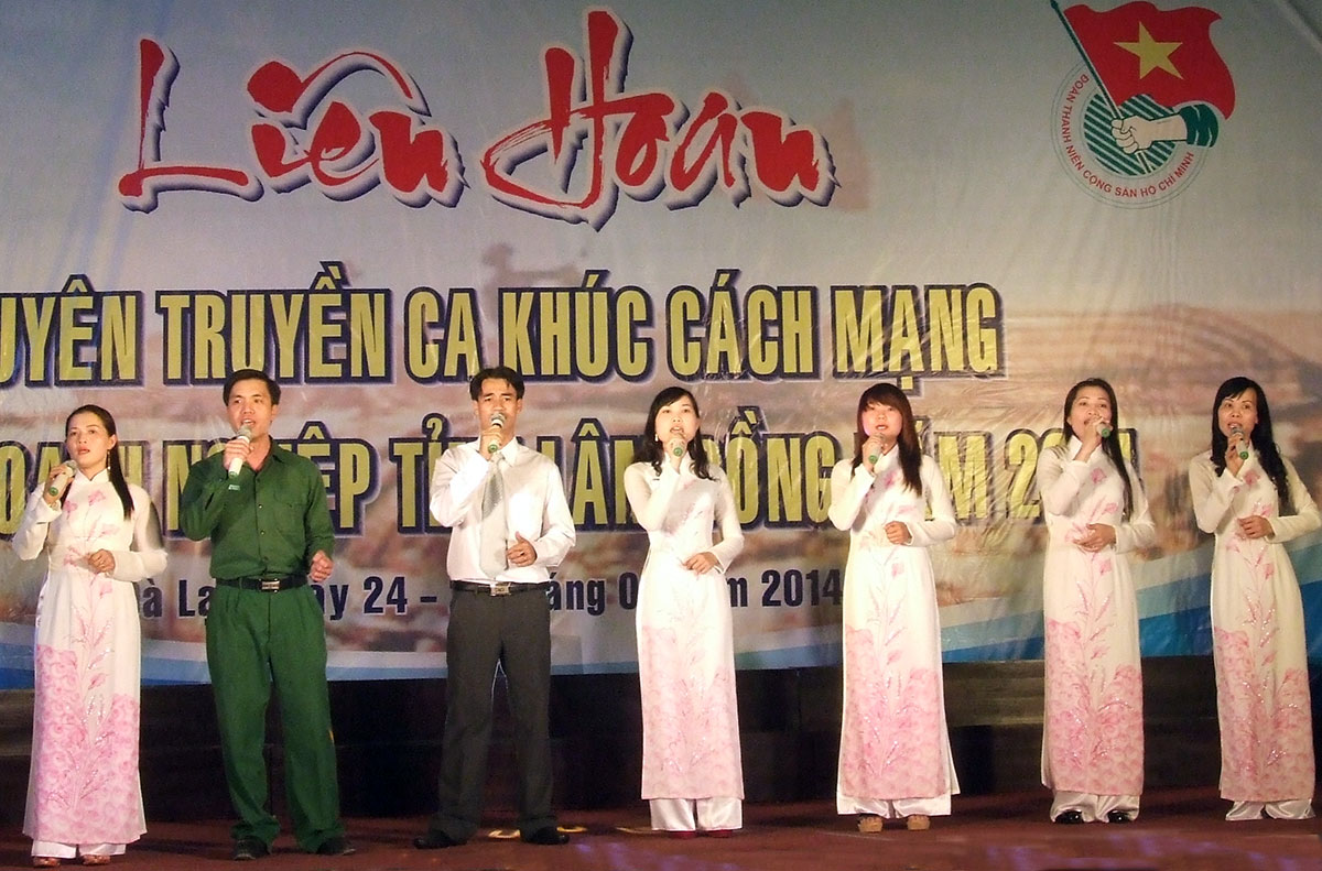 Liên hoan tuyên truyền ca khúc cách mạng &quot;Âm vang Điện Biên&quot;