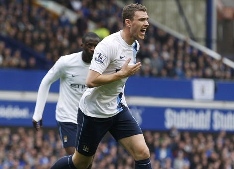Dzeko lập cú đúp giúp Man City giành 3 điểm quan trọng