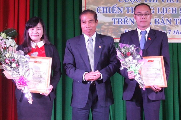 Trao 32 giải thưởng cuộc thi viết tìm hiểu Chiến thắng lịch sử Điện Biên Phủ