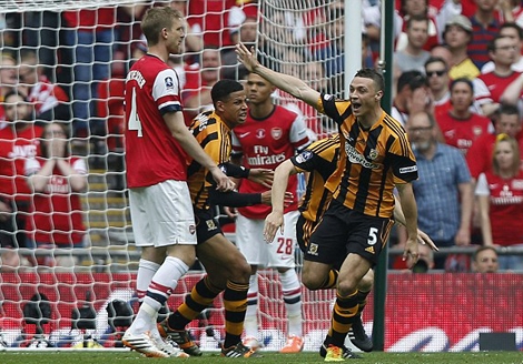 Ngược dòng kịch tính, Arsenal chấm dứt cảnh trắng tay