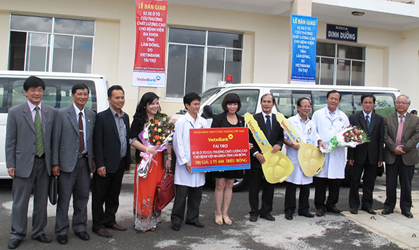 Bệnh viện Đa khoa Lâm Đồng tiếp nhận 2 ô tô cứu thương chất lượng cao