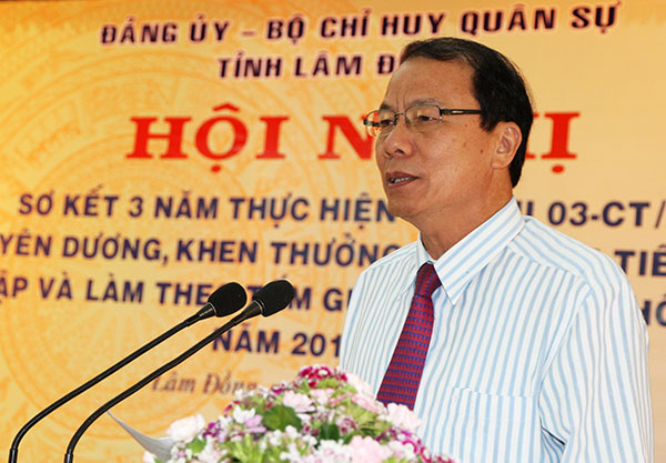 100% cán bộ đảng viên và chiến sỹ đều học tập và làm theo tấm gương đạo đức Hồ Chí Minh
