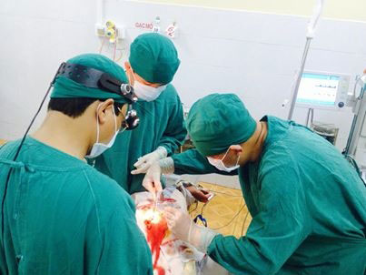 Cứu sống bệnh nhân bị cây đâm xuyên mũi