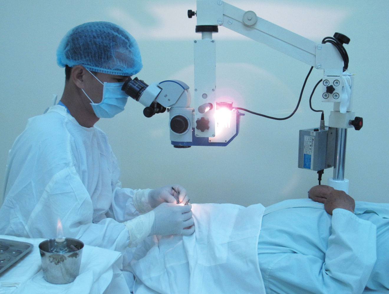 Mổ đục thủy tinh thể miễn phí bằng kỹ thuật phaco