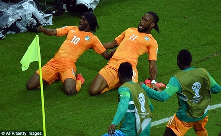 Drogba (11) tạo ra sự khác biệt cho Bờ Biển Ngà trong hiệp 2