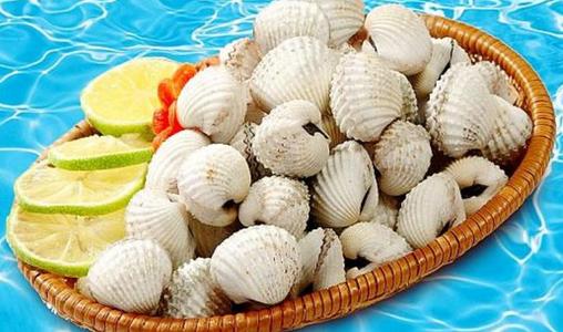 Ăn hải sản kèm với lượng lớn thực phẩm giàu vitamin C thì lại gây hại cho cơ thể.