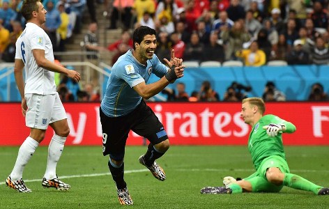Suarez giúp Uruguay &quot;hạ nhục&quot; tuyển Anh