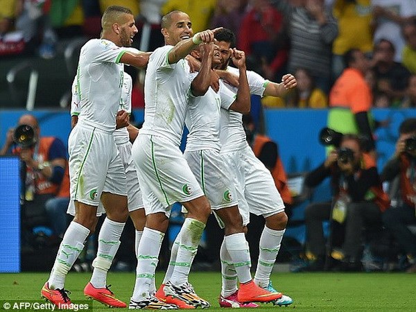 Vùi dập Hàn Quốc 4-2, Algeria chạm một tay vào lịch sử