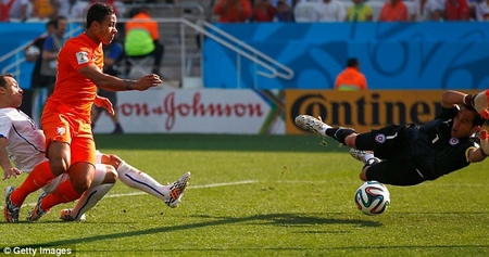 Depay đệm bóng, ấn định chiến thắng 2-0 cho Hà Lan