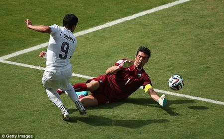Buffon không ít lần cứu thua cho Italia